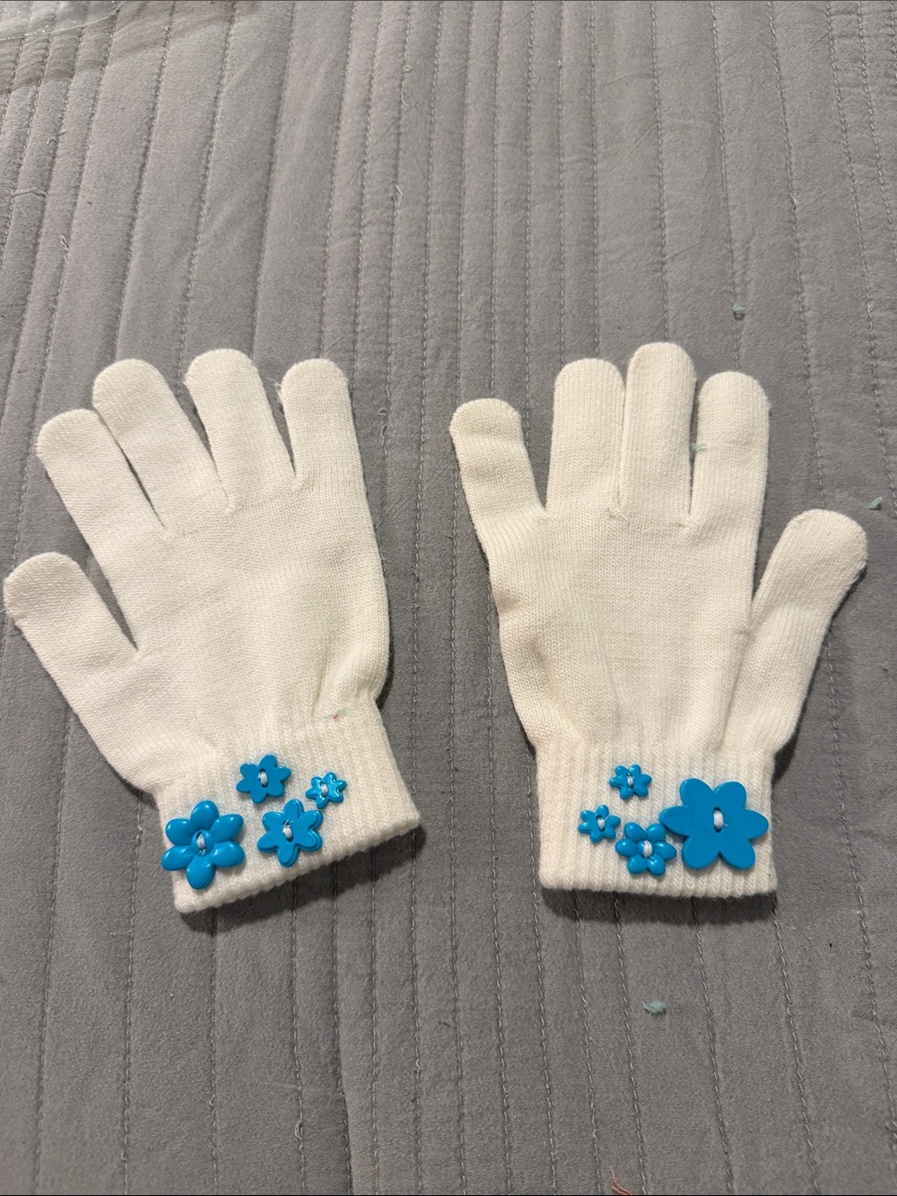 Gloves for women or kids very cute